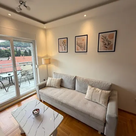 Hladovina 2 Apartman *
